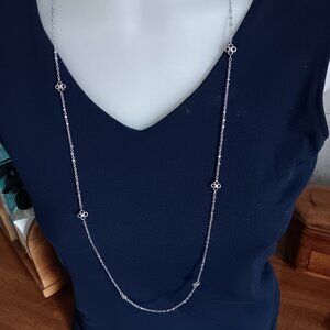 Kendra Scott necklace